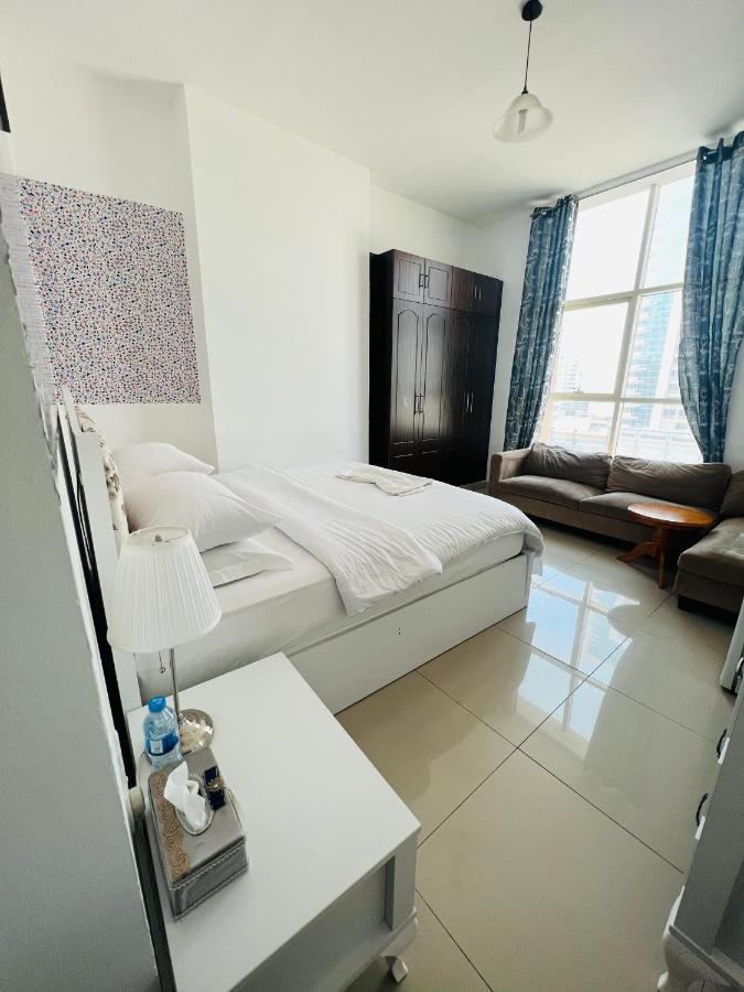 Private Room In 2Br Apartment Dubai Buitenkant foto