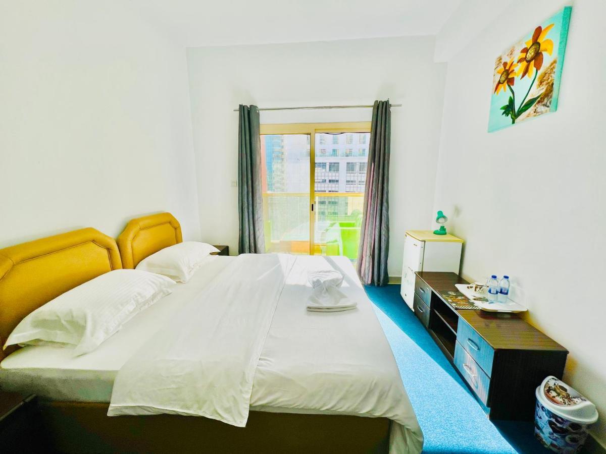 Private Room In 2Br Apartment Dubai Buitenkant foto