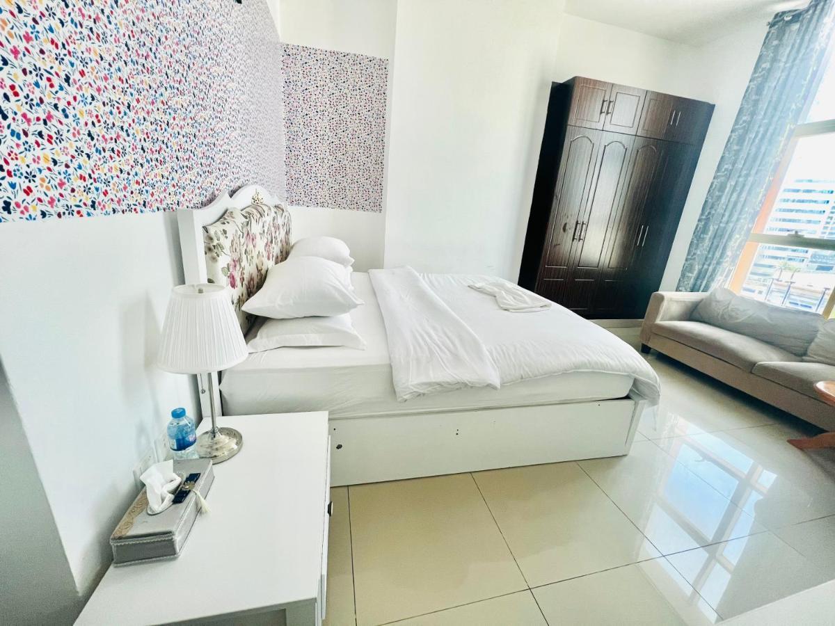 Private Room In 2Br Apartment Dubai Buitenkant foto