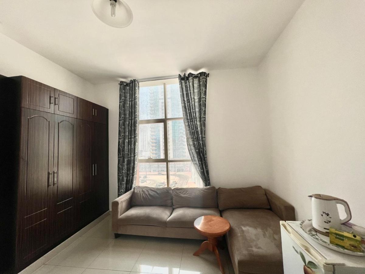 Private Room In 2Br Apartment Dubai Buitenkant foto
