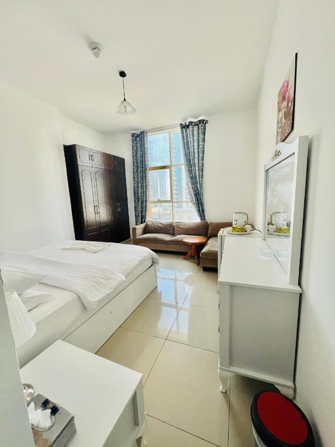 Private Room In 2Br Apartment Dubai Buitenkant foto