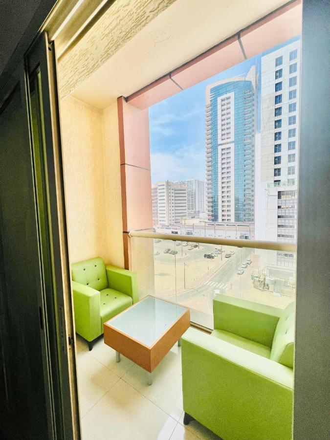 Private Room In 2Br Apartment Dubai Buitenkant foto