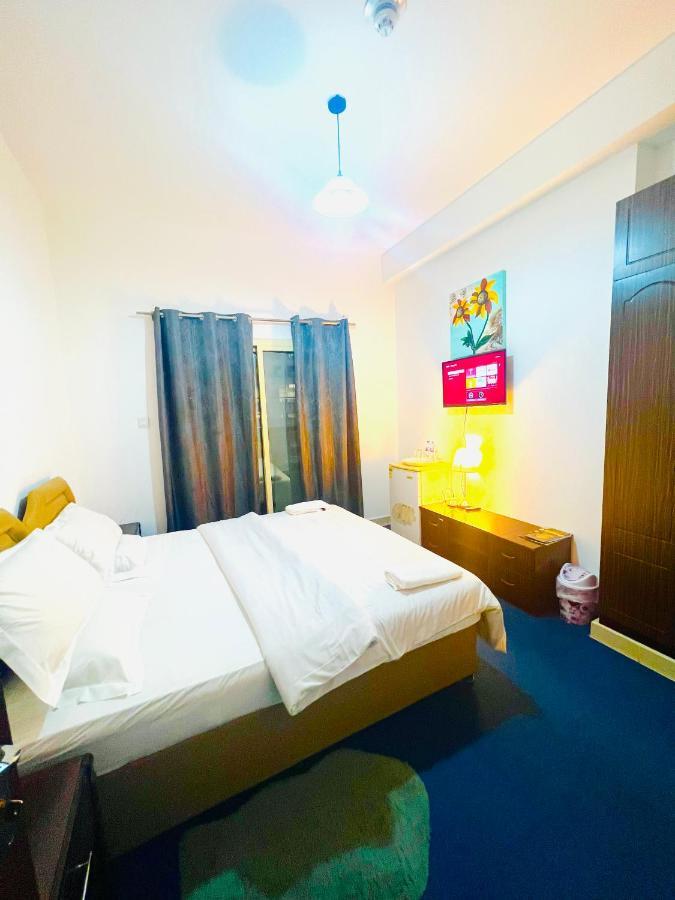 Private Room In 2Br Apartment Dubai Buitenkant foto